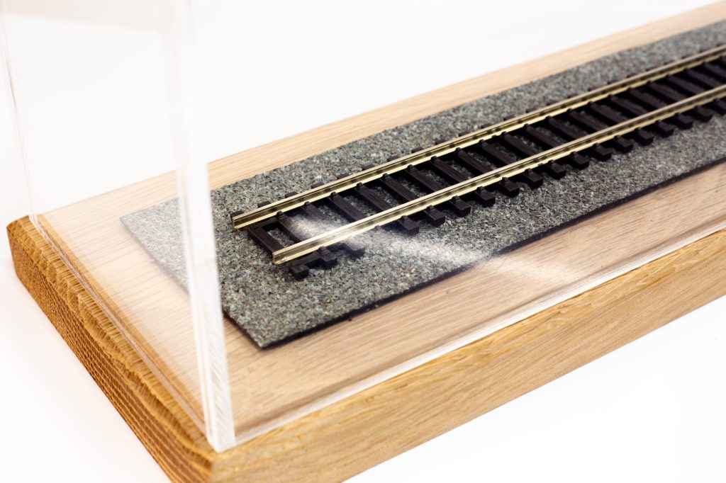 600mm OO Gauge Display Case — alternate view