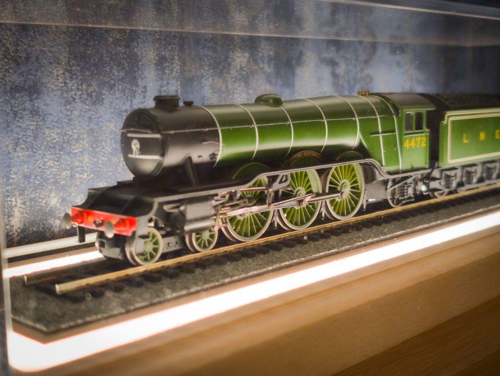 Illuminated OO / HO Gauge Case — alternate view