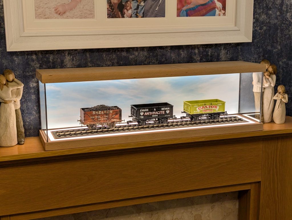 Deluxe Illuminated O Gauge Case — alternate view