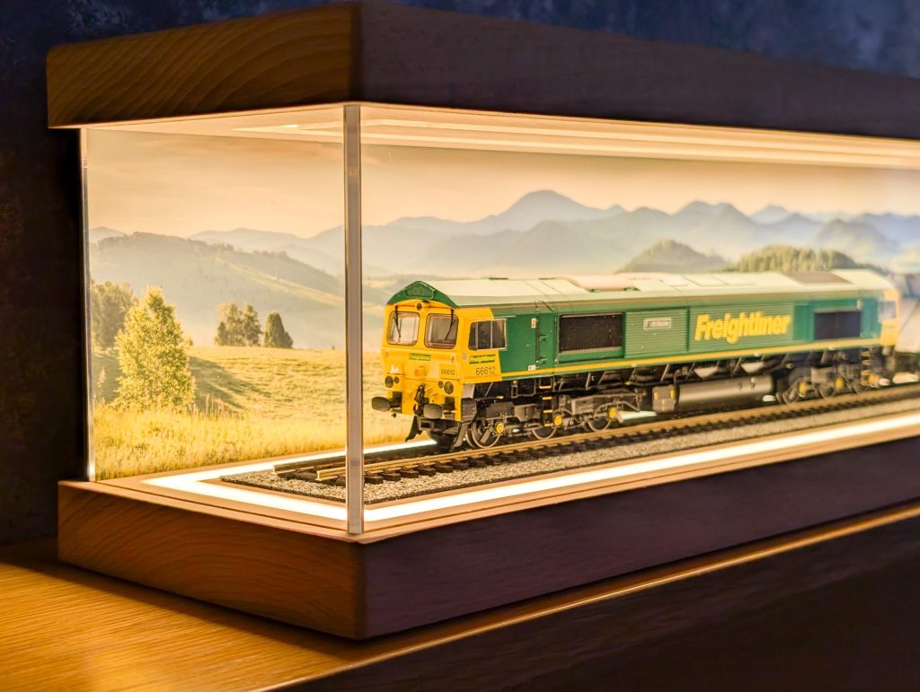Signature Series OO Gauge Model Display Case - OO Gauge Display Case